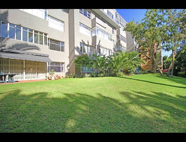 3 BEDROOM APARTMENT FOR SALE IN HOUGHTON ESTATE